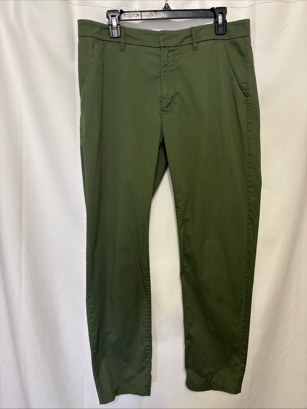 J. Crew Olive Green Chino Pants. EUC. Size 31.